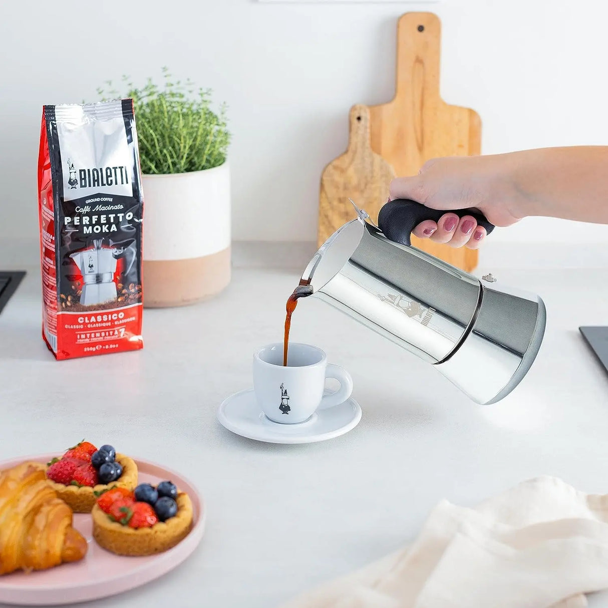 - New Venus Induction, Stovetop Coffee Maker, Suitable for All Types of Hobs, Stainless Steel, 6 Cups (7.9 Oz), Silver