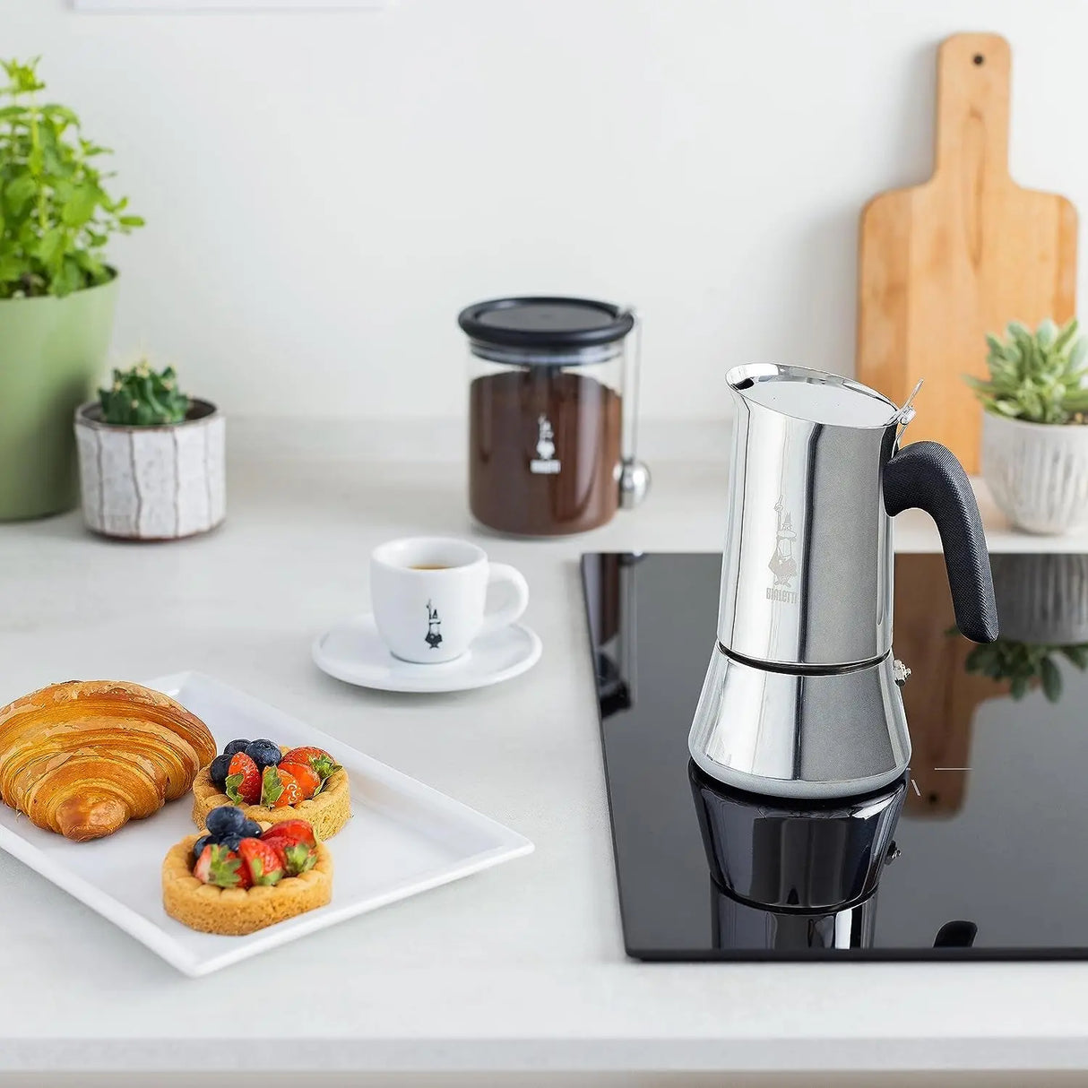 - New Venus Induction, Stovetop Coffee Maker, Suitable for All Types of Hobs, Stainless Steel, 6 Cups (7.9 Oz), Silver