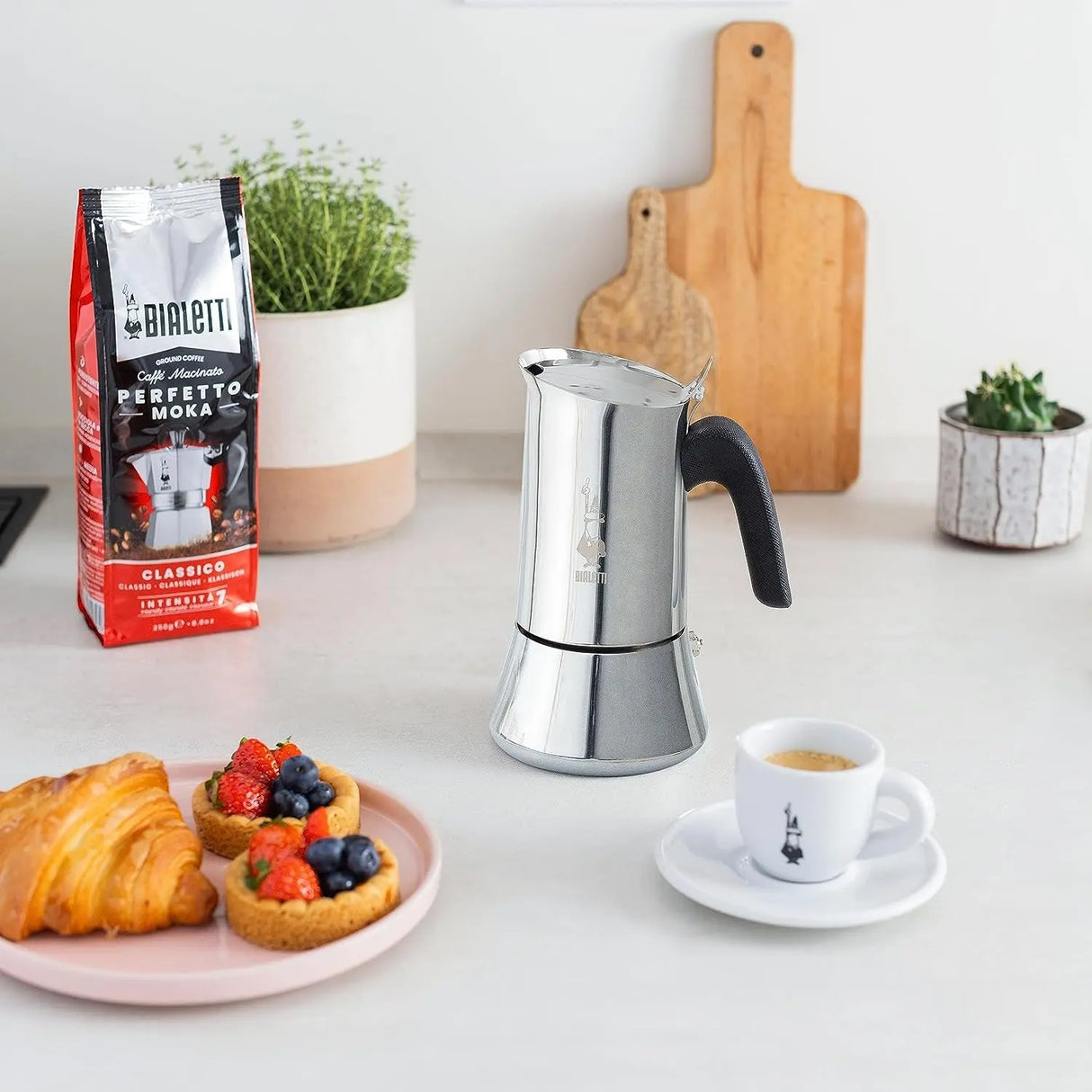 - New Venus Induction, Stovetop Coffee Maker, Suitable for All Types of Hobs, Stainless Steel, 6 Cups (7.9 Oz), Silver