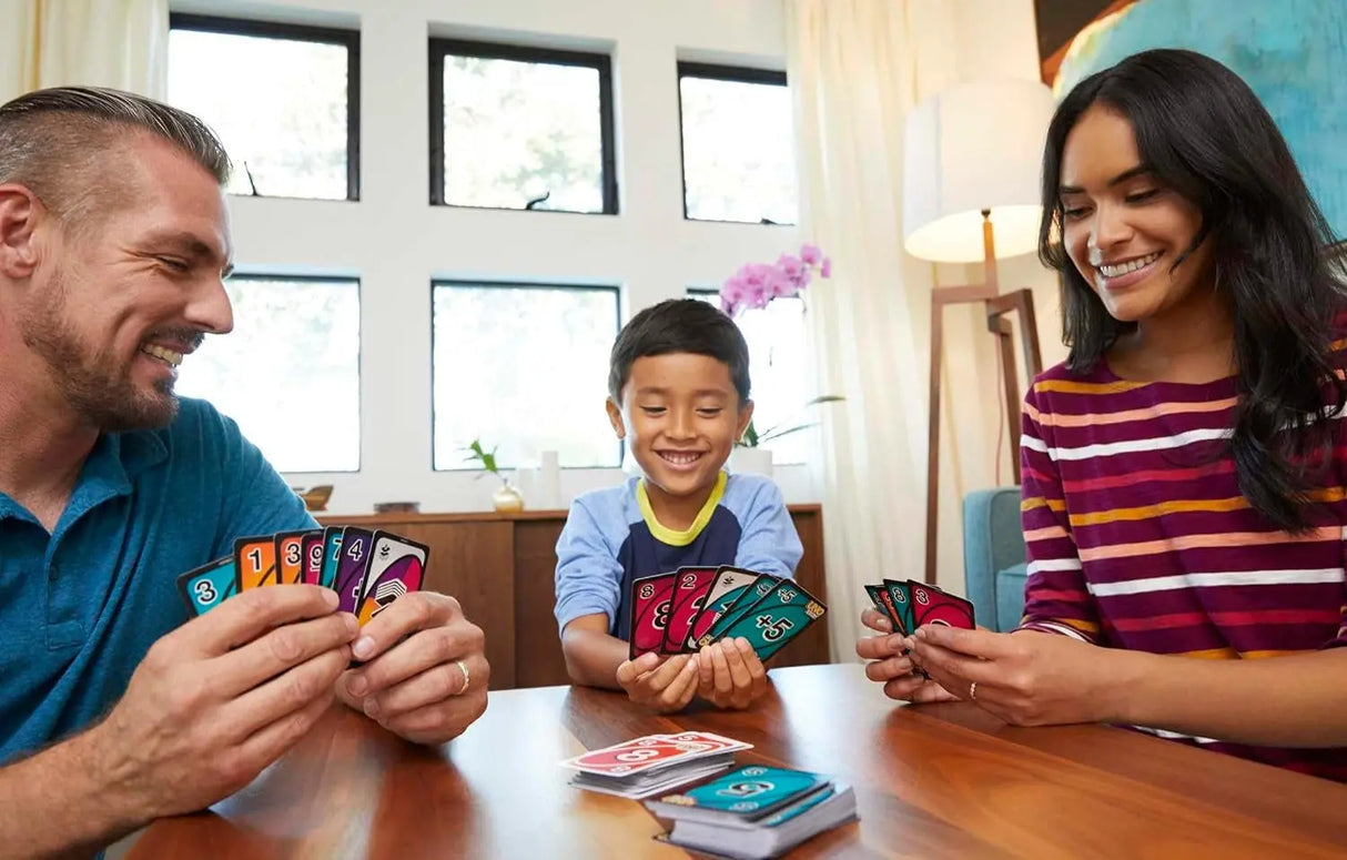 UNO FLIP! Family Card Game, with 112 Cards in a Sturdy Storage Tin, Great for 7 Year Olds and up (Amazon Exclusive)